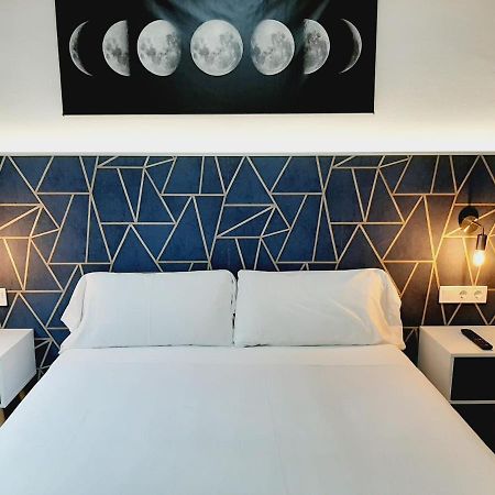 Hostal Laia By Gaiarooms Barcelona Exterior photo