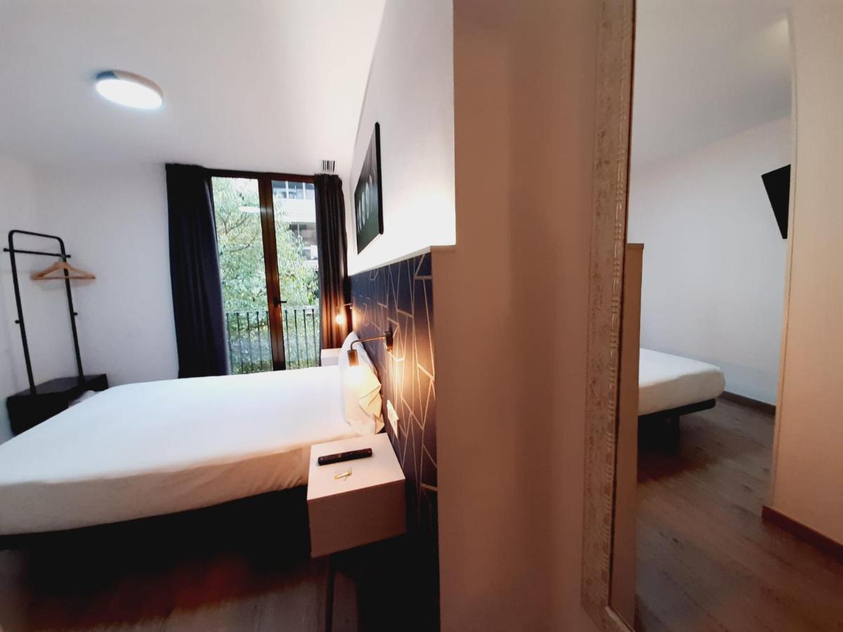 Hostal Laia By Gaiarooms Barcelona Exterior photo