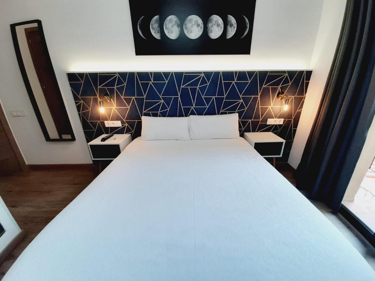 Hostal Laia By Gaiarooms Barcelona Exterior photo