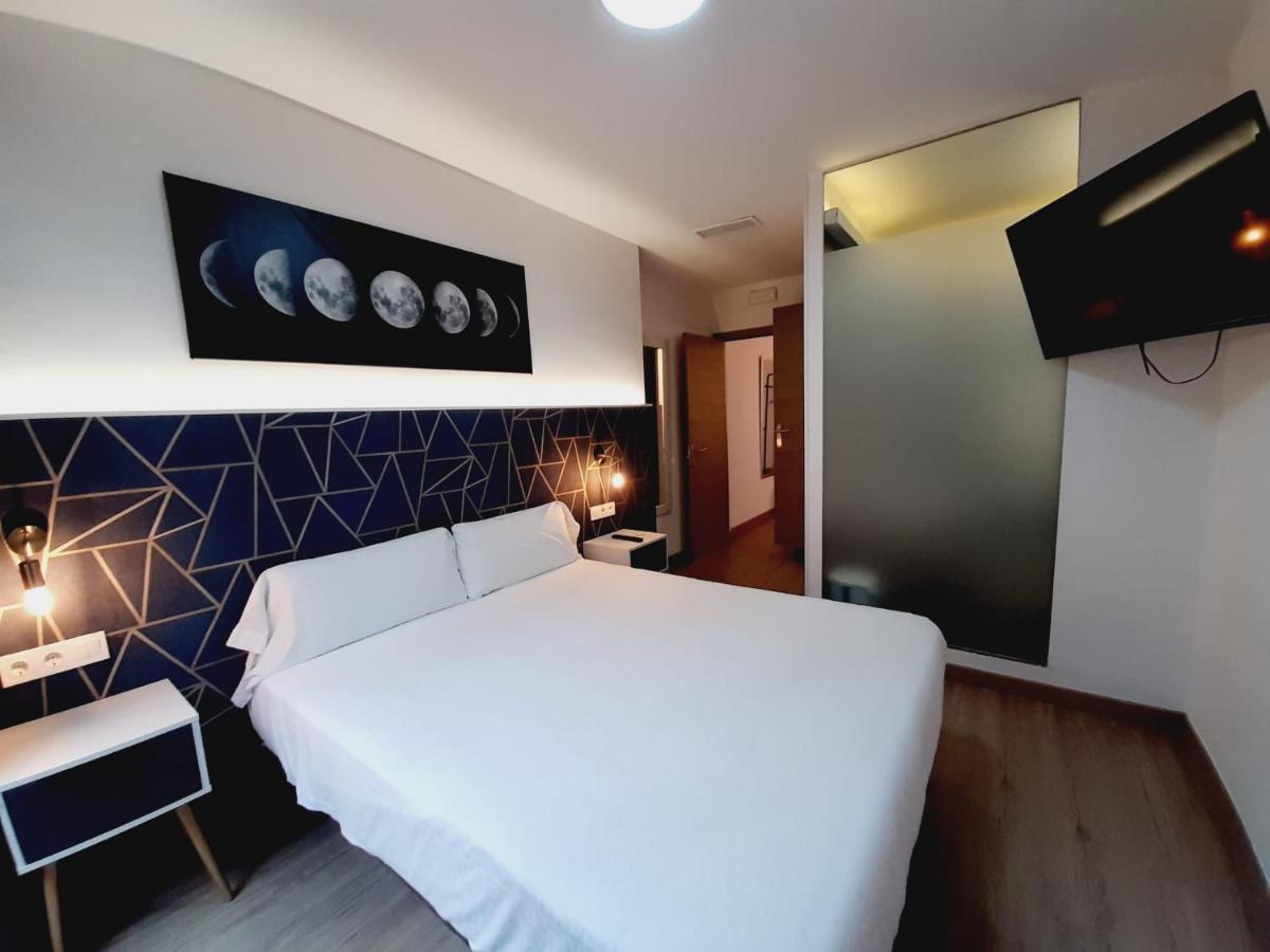Hostal Laia By Gaiarooms Barcelona Exterior photo