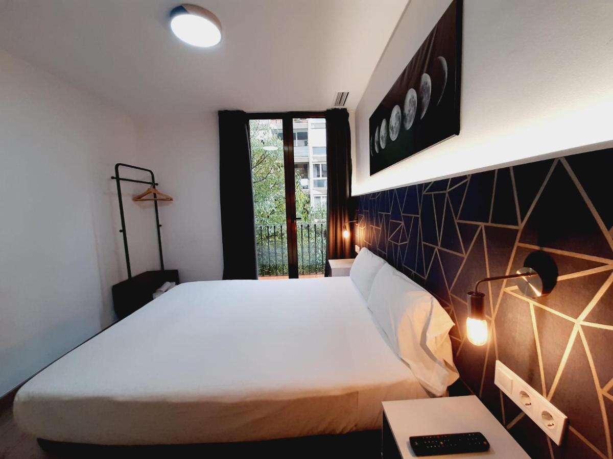 Hostal Laia By Gaiarooms Barcelona Exterior photo