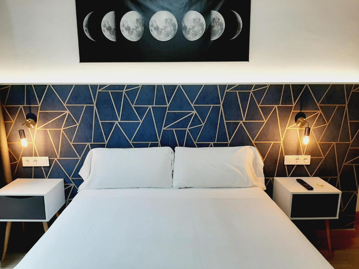 Hostal Laia By Gaiarooms Barcelona Exterior photo