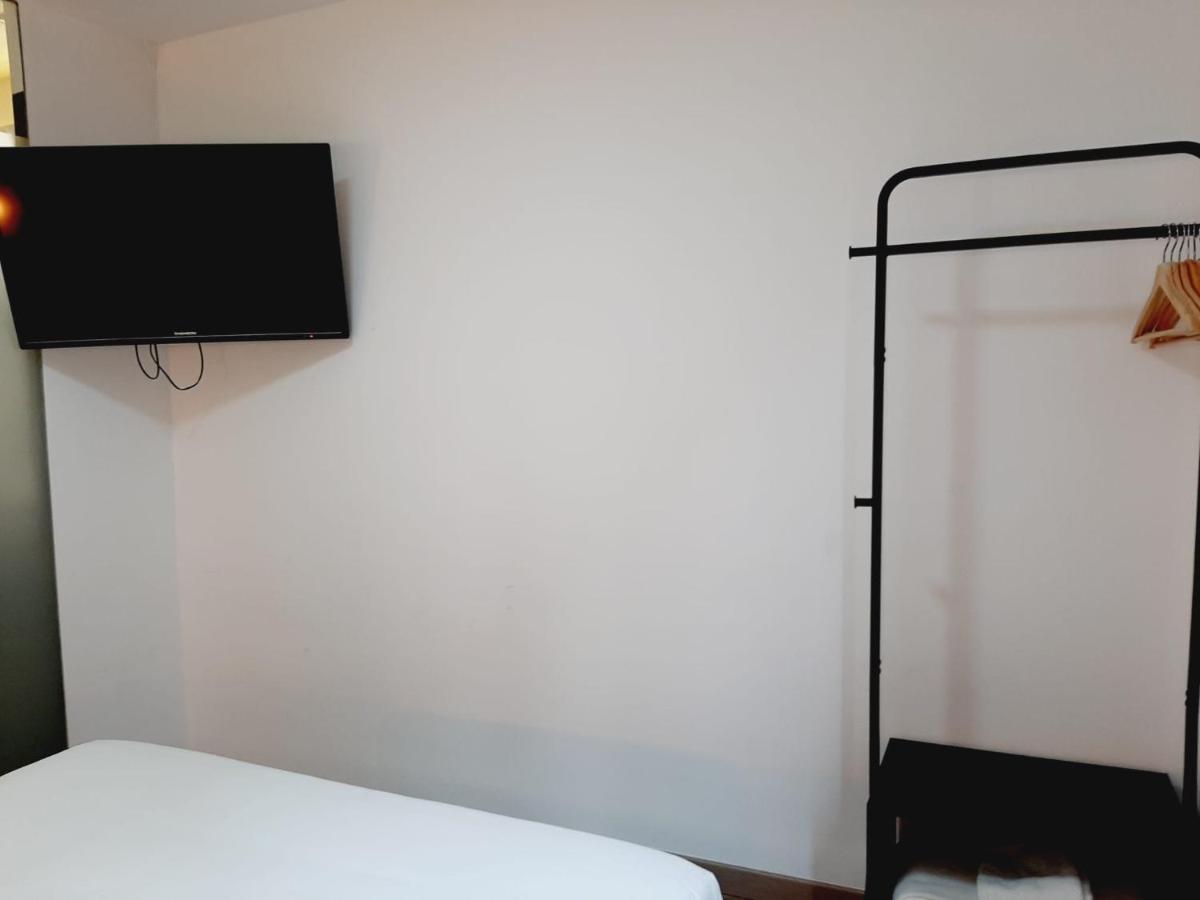 Hostal Laia By Gaiarooms Barcelona Exterior photo