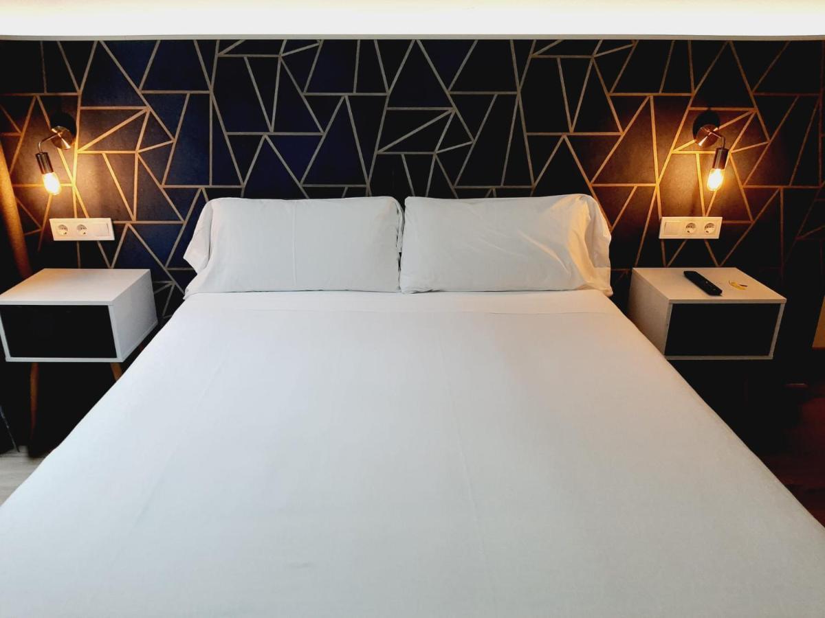 Hostal Laia By Gaiarooms Barcelona Exterior photo
